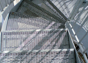 grille à nervures de maille augmentée par acier de 2500MM W utilisée pour des bandes de roulement et des atterrissages d'escalier