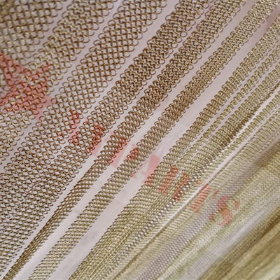 Rideau décoratif en métal suspendu au plafond avec anneau soudé
