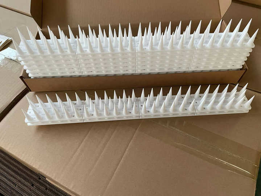 Installation facile des pics anti-oiseaux pour le contrôle des nuisibles en plastique