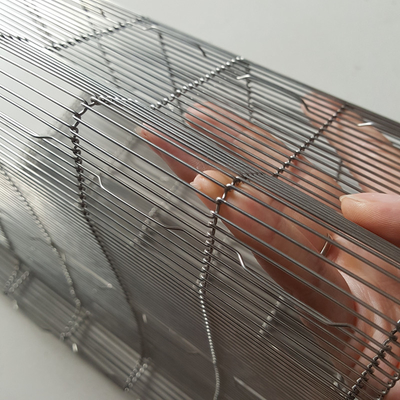 Rideau en treillis métalliques flexibles pour le fond