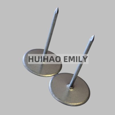 Les épingles à tête bombée en cuivre de 30 mm sont utilisées pour fixer les conduits en fibre de verre.