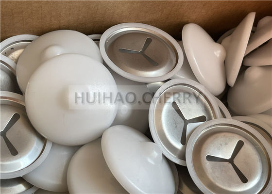 Agrafes d'isolation phonique en acier inoxydable de qualité 304 avec polycaps blancs montées sur goujons à souder CD de 38 mm