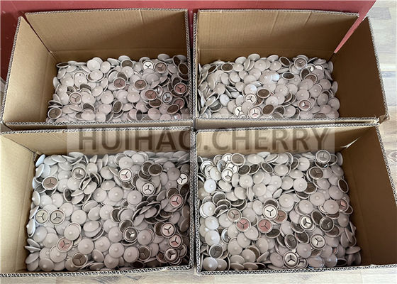 Agrafes d'isolation phonique en acier inoxydable de qualité 304 avec polycaps blancs montées sur goujons à souder CD de 38 mm