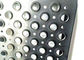 Grille en acier de contrefiche de poignée galvanisée par aluminium, bandes de roulement d'escalier discordantes perforées
