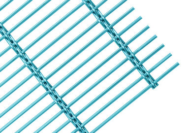 Garde-corps en treillis métallique pour escaliers, système de câbles