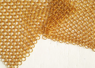 Maille architecturale d'anneau en métal de draperie avec des couleurs d'or pour l'écran de mur d'isolement