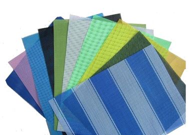 La conception d'OEM a coloré le tissu de maille de PVC utilisé pour la décoration architecturale extérieure