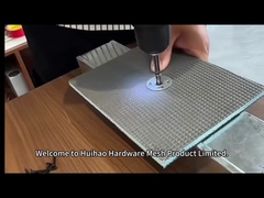 Disques de laveuse utilisés pour fixer le panneau mural et le panneau arrière fermement en place