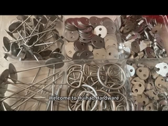 les accessoires utilisés pour fixer l'isolation en place pendant le processus de fabrication des couvertures amovibles